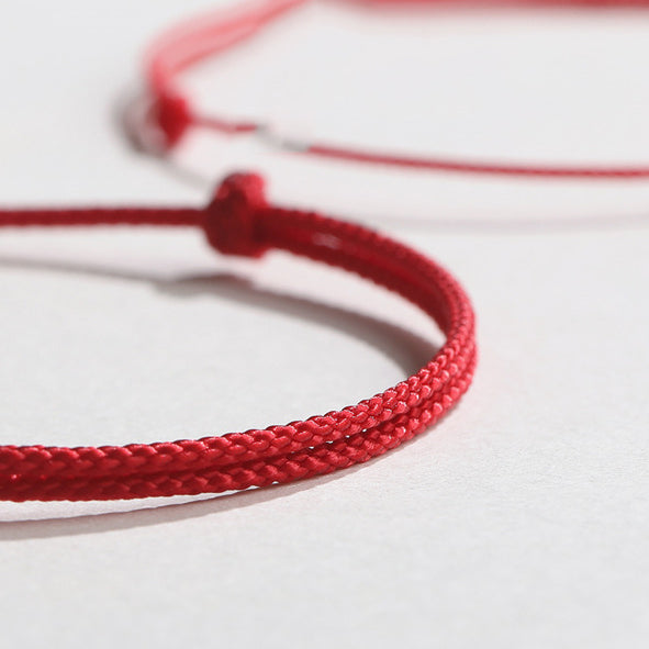 Red string bracelet weaving method